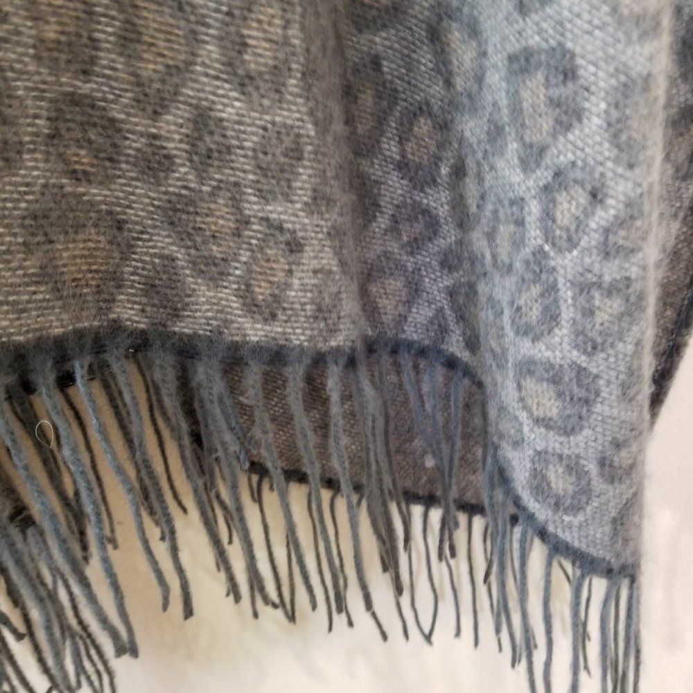 NWOT Woolrich cheetah print poncho - OS - Picture 6 of 7